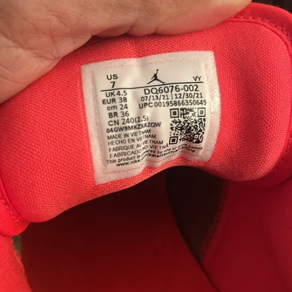 EUC - Air Jordan 1 Low SE 'Black Olive Bright Crimson' Size M7/W8.5 - Picture 4 of 4